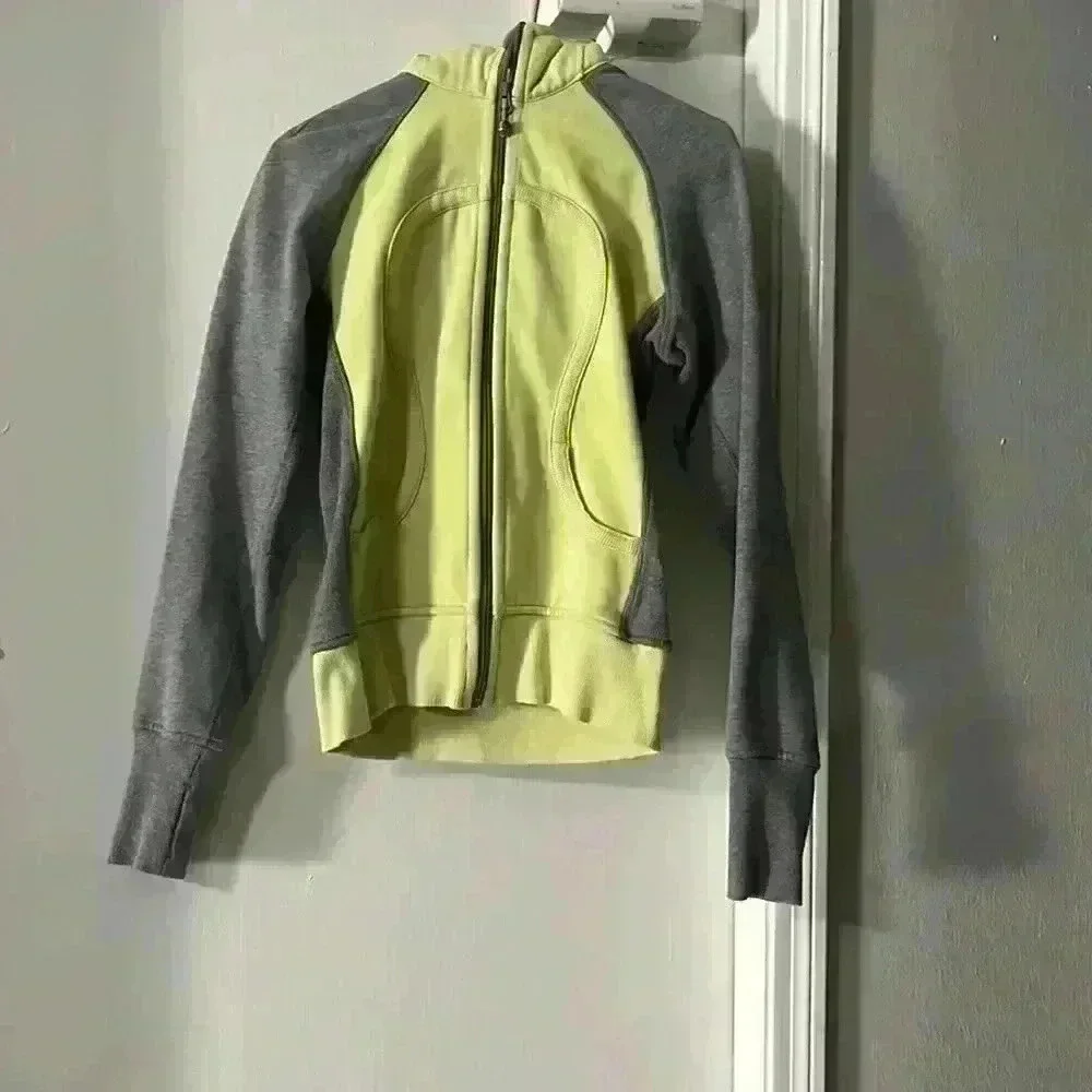 Lululemon woman sweater